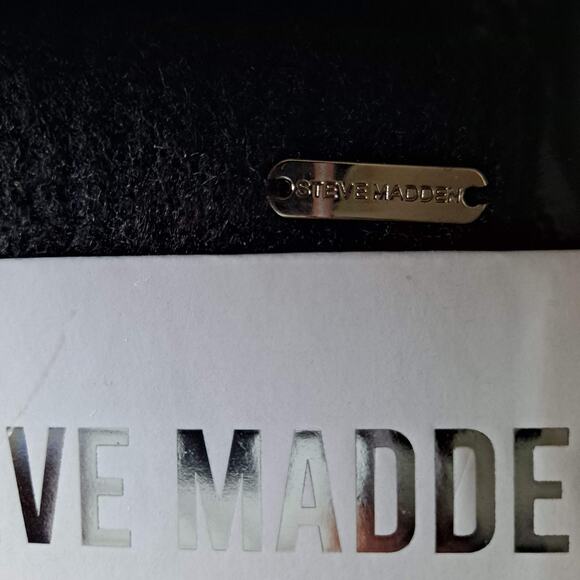 NEW Steve Madden Knitted Pom Pom Beanie & Scarf Boxed Gift Set Black One Size - Picture 4 of 7